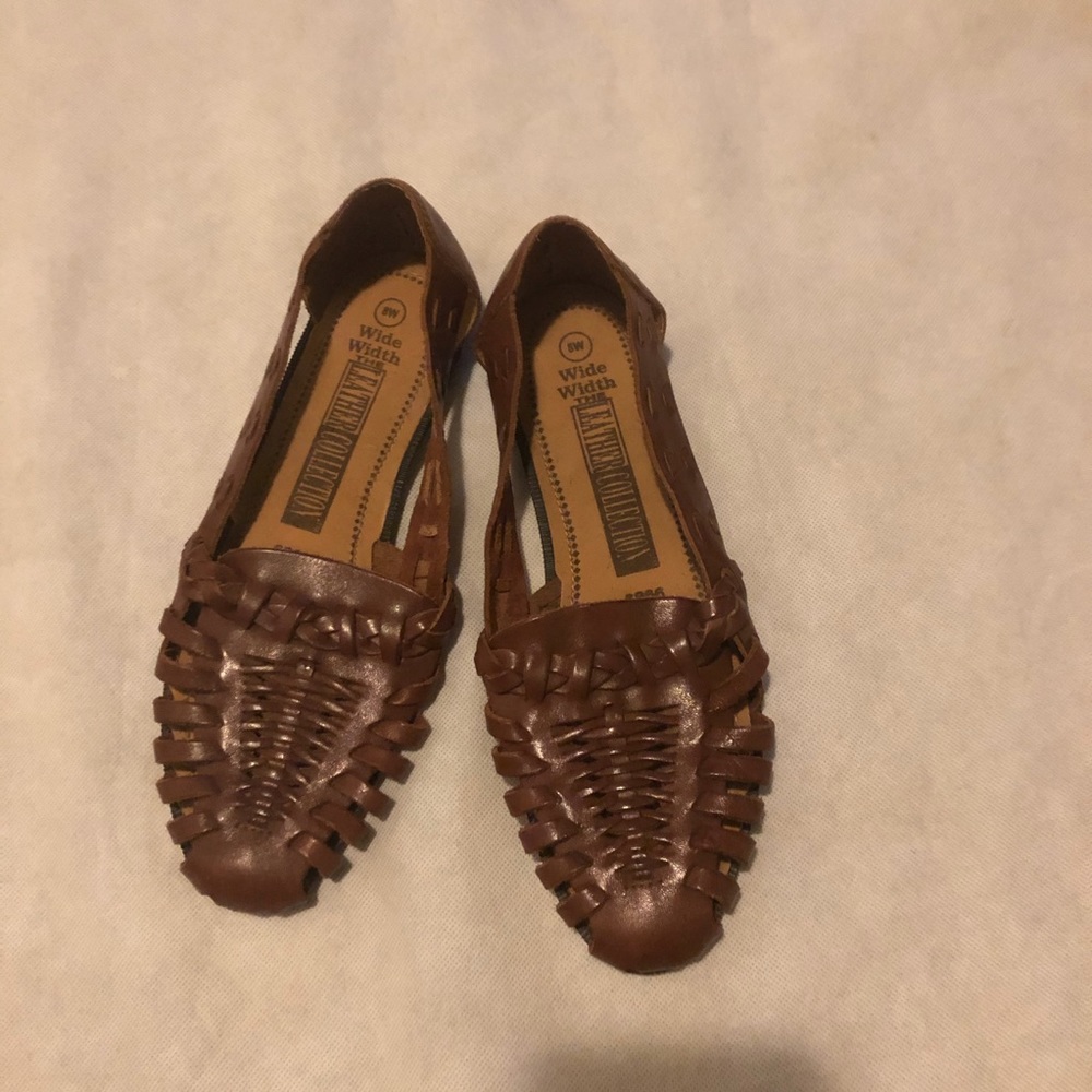 The Leather Collection Basket Weave Sz 8 Slip on.